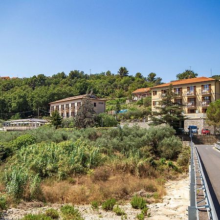 Albergo Ristorante San Matteo San Bartolomeo Al Mare Exterior foto