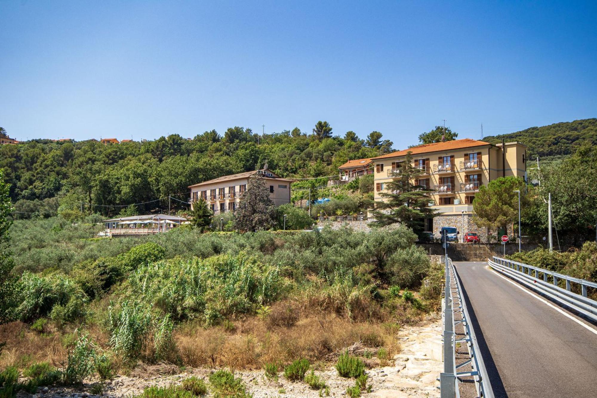 Albergo Ristorante San Matteo San Bartolomeo Al Mare Exterior foto