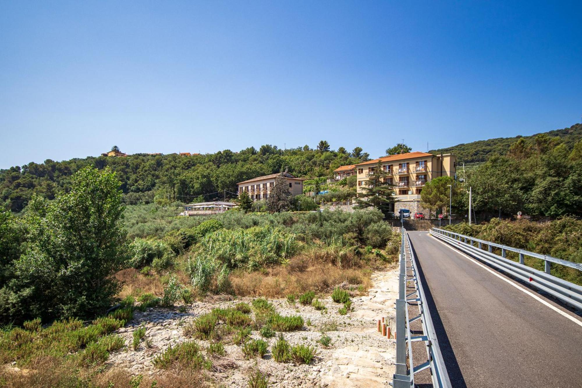 Albergo Ristorante San Matteo San Bartolomeo Al Mare Exterior foto