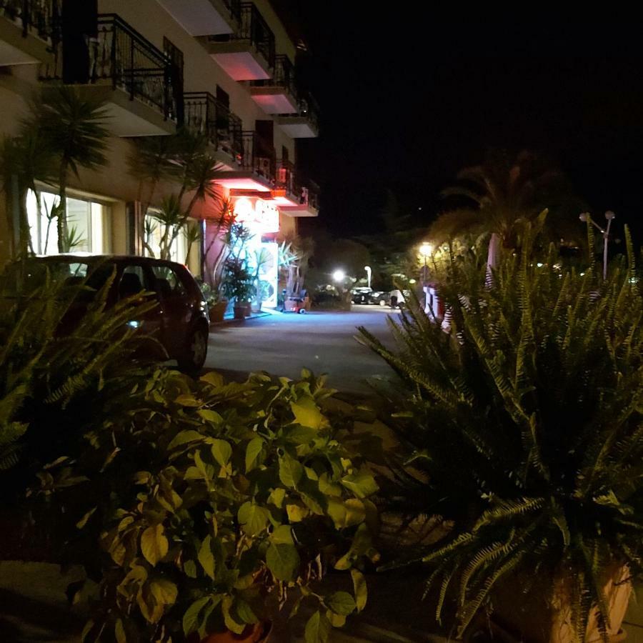 Albergo Ristorante San Matteo San Bartolomeo Al Mare Exterior foto